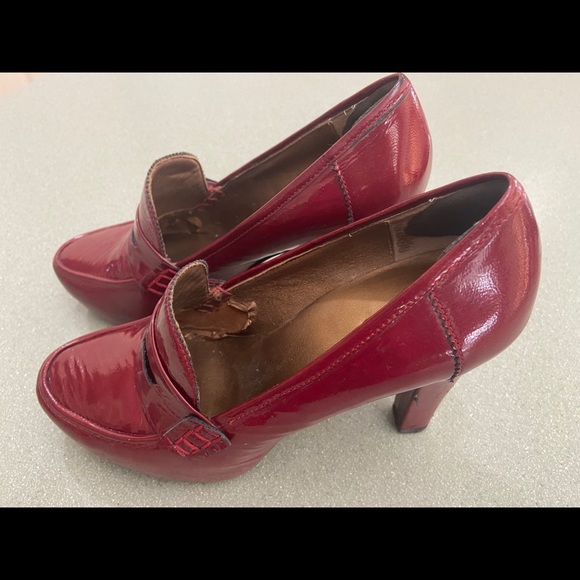 Me Too red patent leather loafer style pumps - Picture 9 of 11